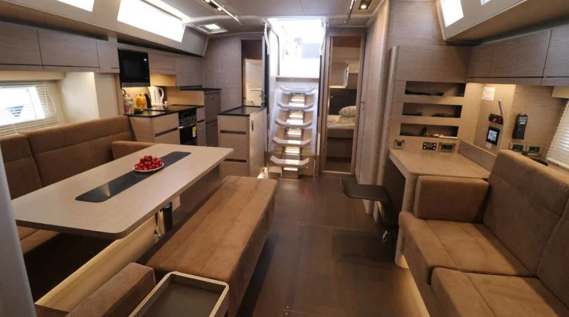 Hanse 548