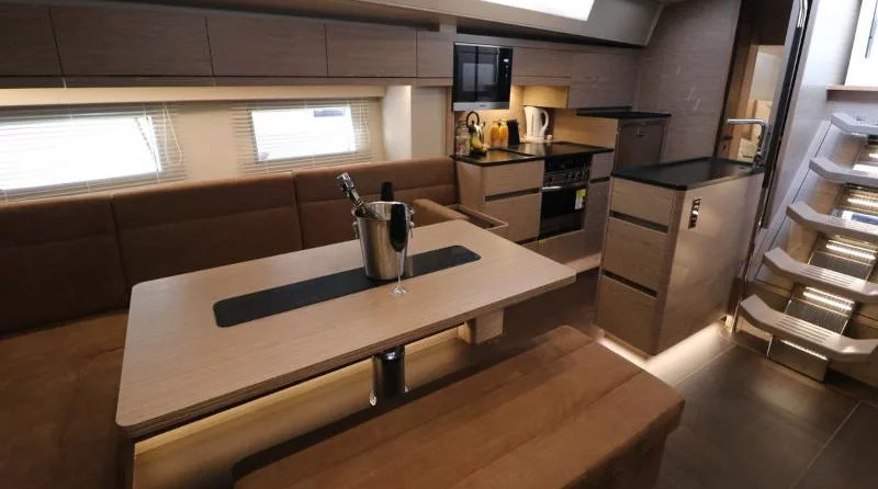 Hanse 548
