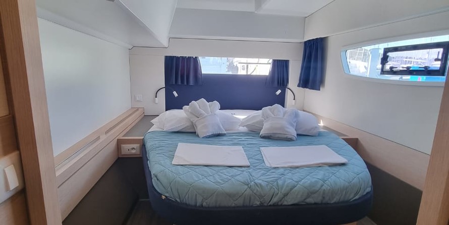 Fountaine Pajot Astréa 42