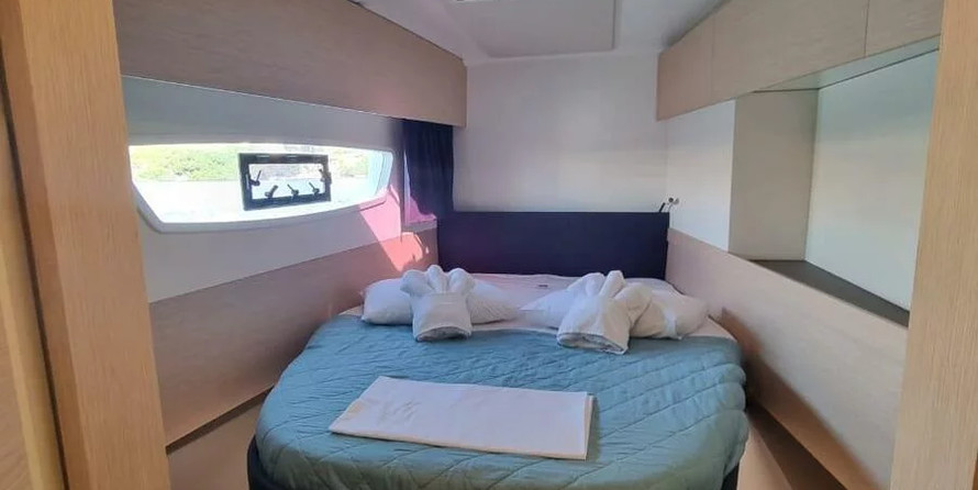 Fountaine Pajot Astréa 42