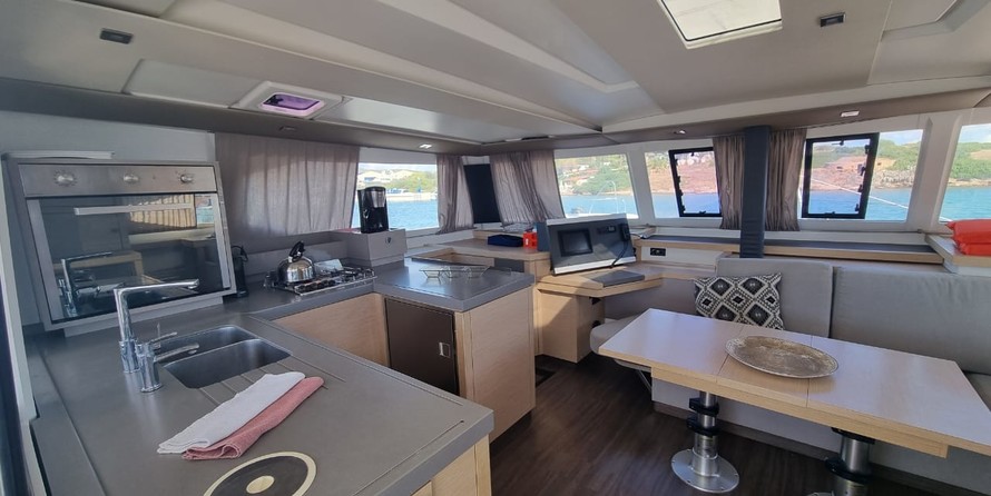 Fountaine Pajot Astréa 42