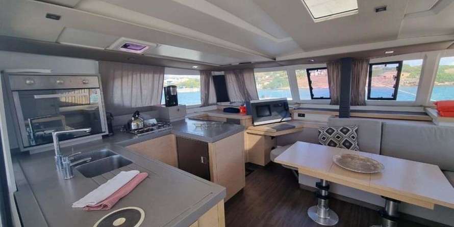 Fountaine Pajot Astrea 42