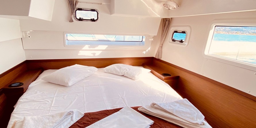 Lagoon 42