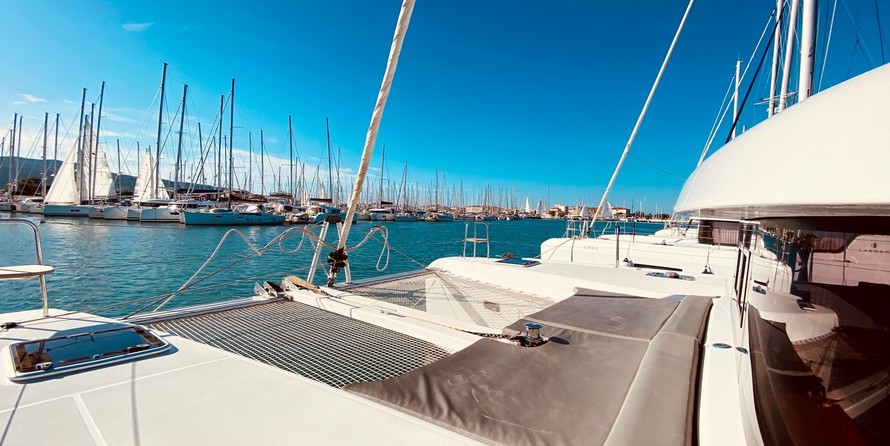 Lagoon 42