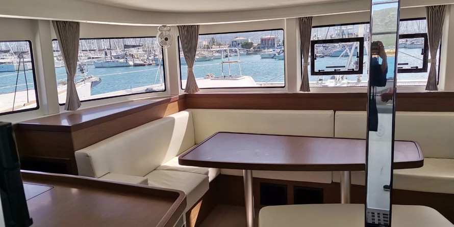 Lagoon 42