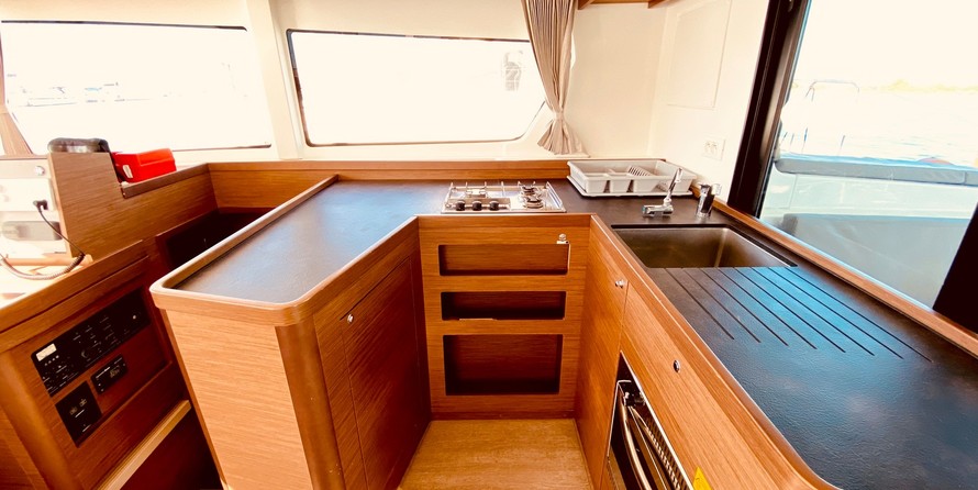 Lagoon 42