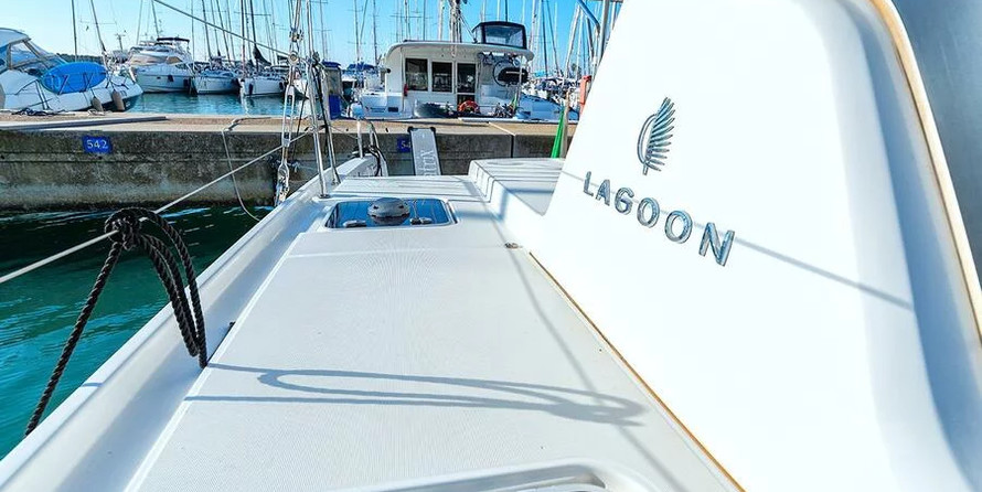 Lagoon 42