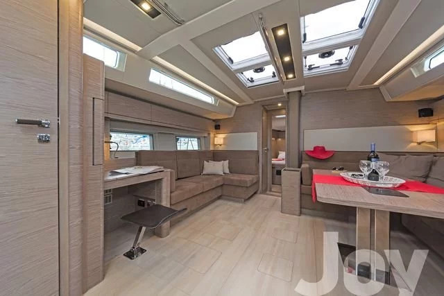 Hanse 548