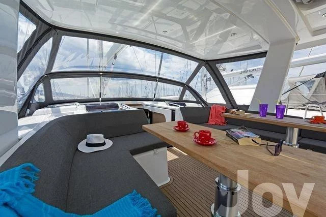 Hanse 548