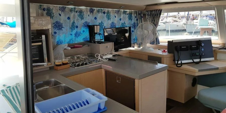 Fountaine Pajot Astréa 42