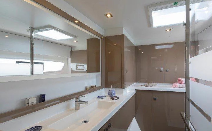 Fountaine Pajot Astréa 42