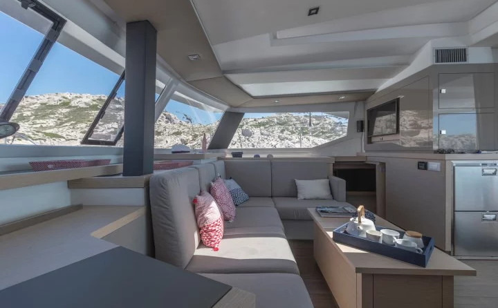 Fountaine Pajot Astréa 42