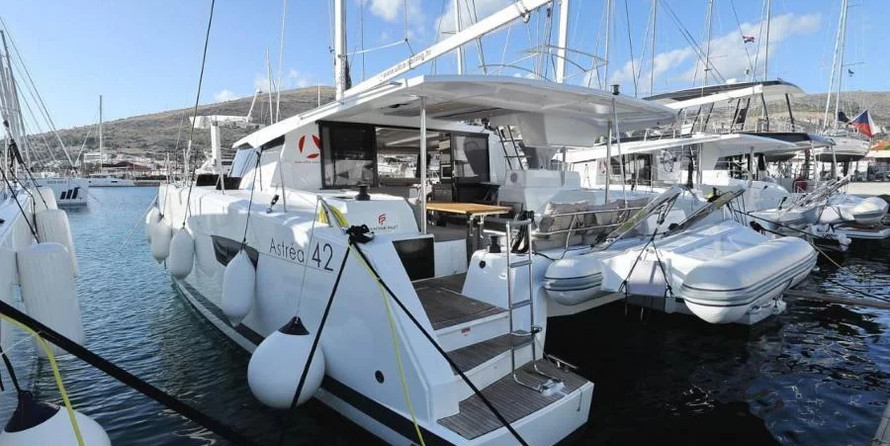 Fountaine Pajot Astréa 42