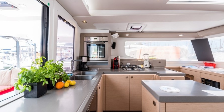 Fountaine Pajot Saona 47