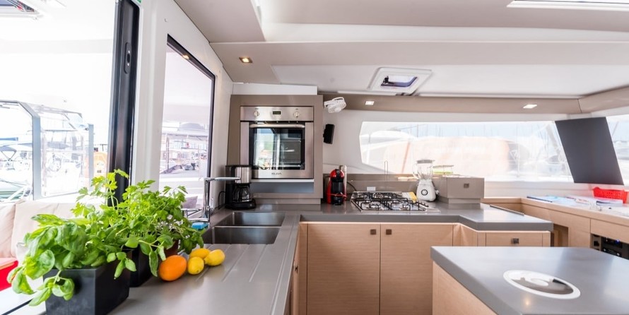 Fountaine Pajot Saona 47