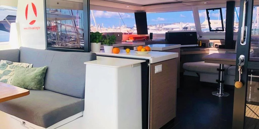 Fountaine Pajot Saona 47