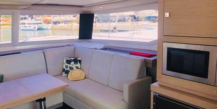 Fountaine Pajot Saona 47