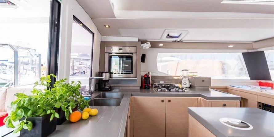 Fountaine Pajot Saona 47
