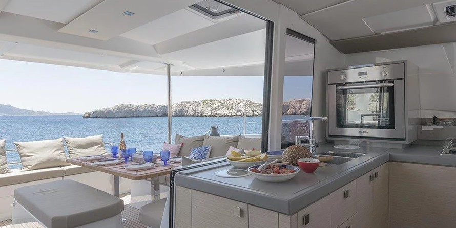 Fountaine Pajot Astrea 42