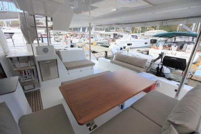 Fountaine Pajot Helia 44 Evolution