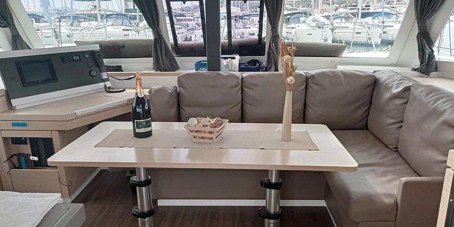 Fountaine Pajot Lucia 40