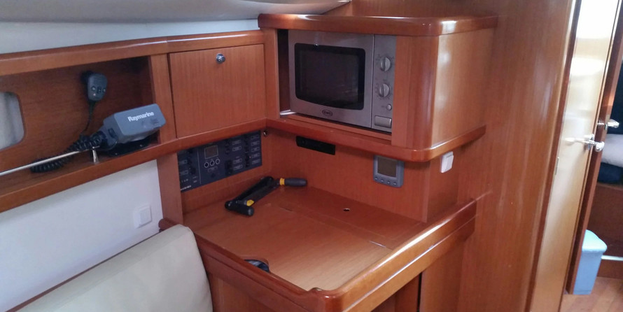 Beneteau Oceanis 37