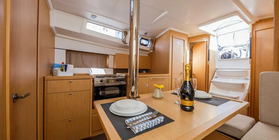 Beneteau Oceanis 38.1