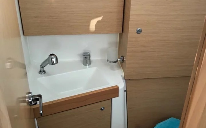 Beneteau Oceanis 38.1