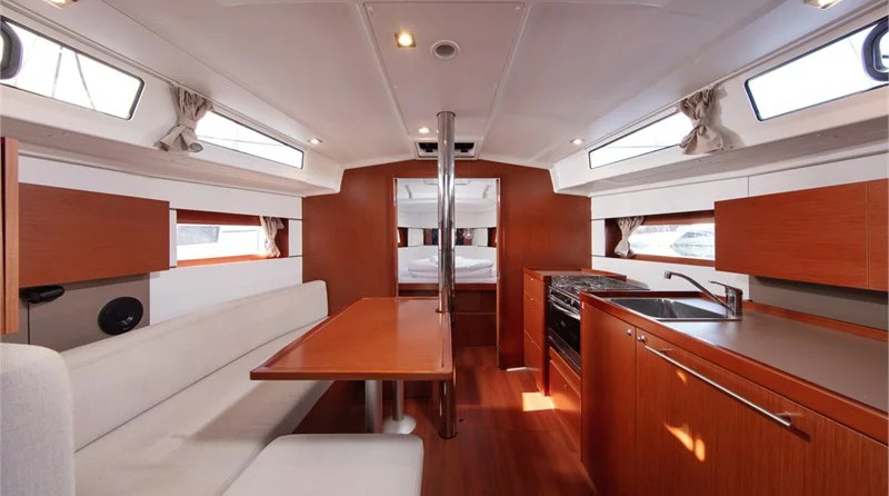 Beneteau Oceanis 38.1