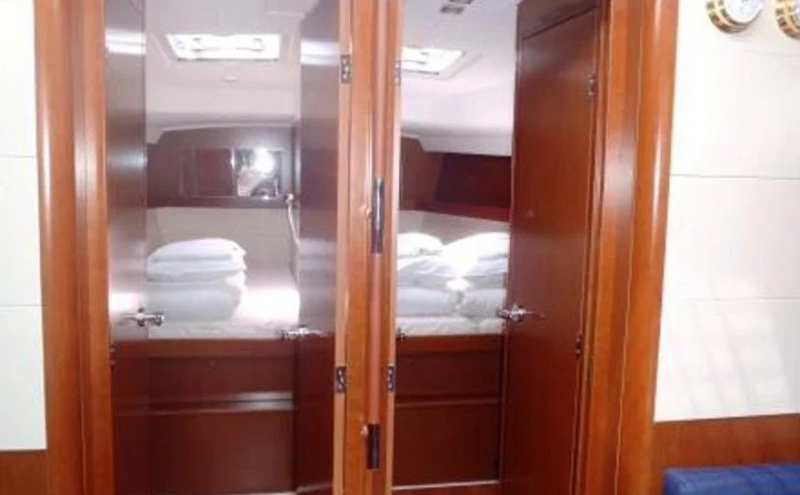 Oceanis 50 - 5 + 1 cab.