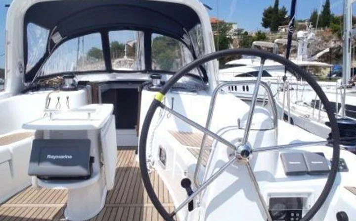 Oceanis 50 - 5 + 1 cab.