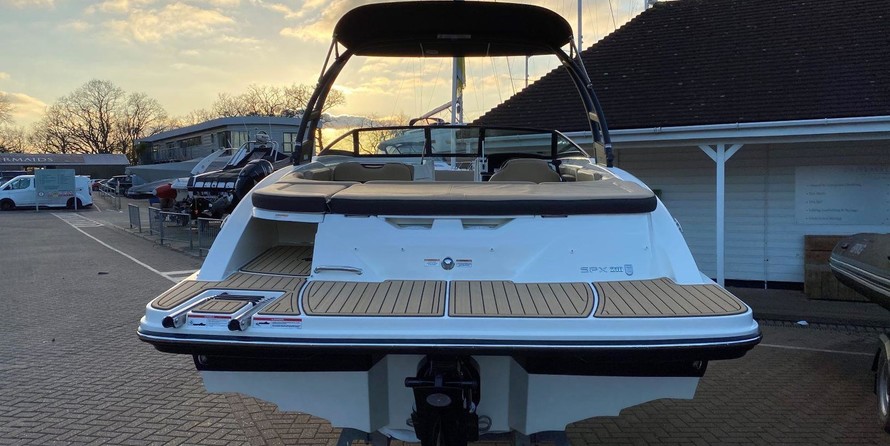 Sea Ray SPX 210