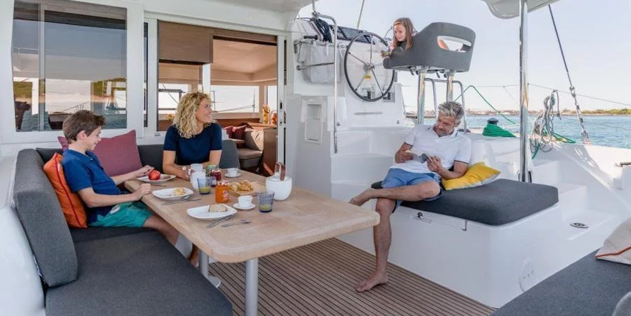 Lagoon 40 - 4 + 2 cab