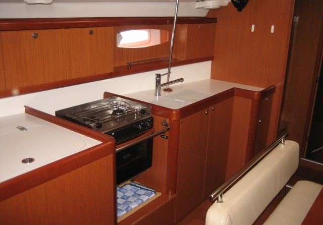 Beneteau Oceanis 43