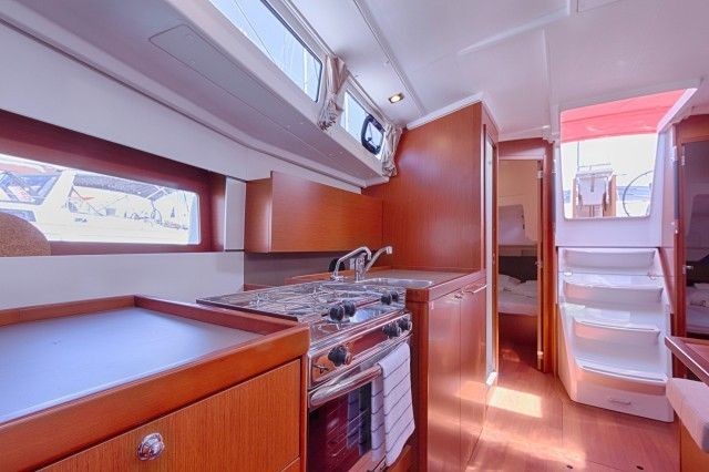 Beneteau Oceanis 38