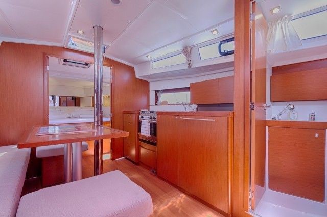 Beneteau Oceanis 38