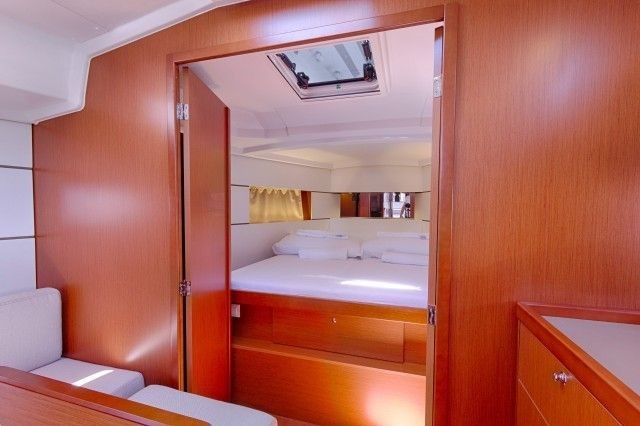 Beneteau Oceanis 38