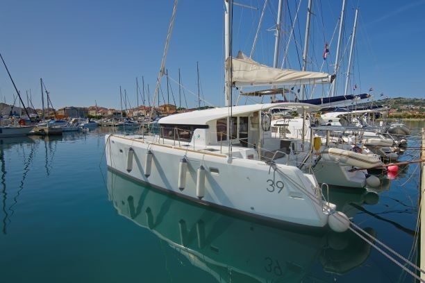 Lagoon 39