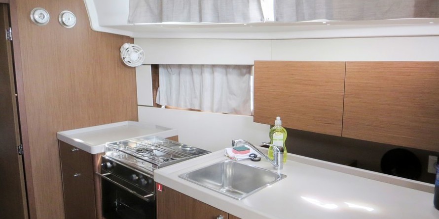 Beneteau Oceanis 38.1