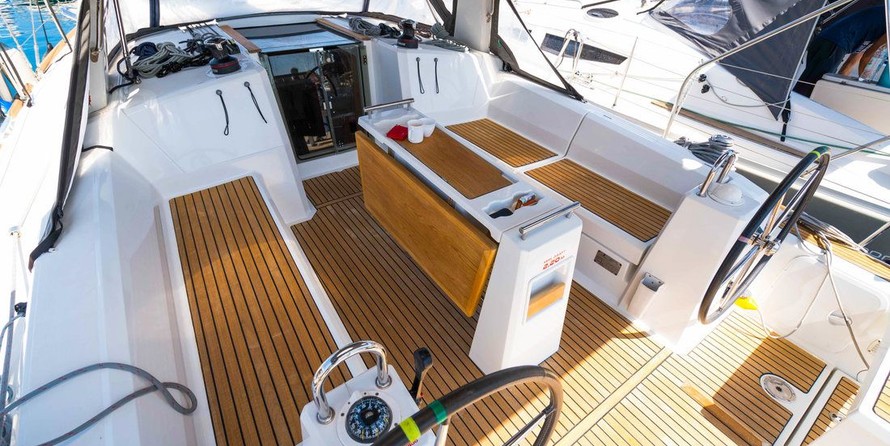 Beneteau Oceanis 38