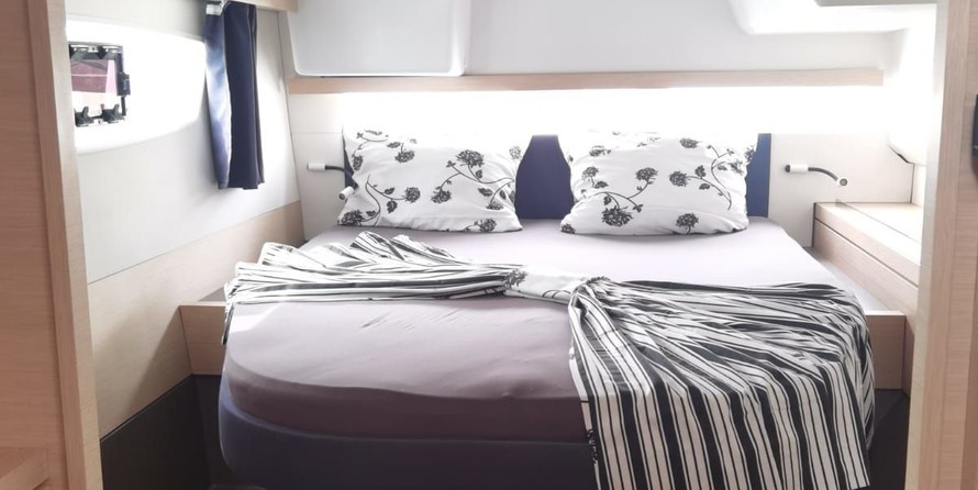 Fountaine Pajot Lucia 40