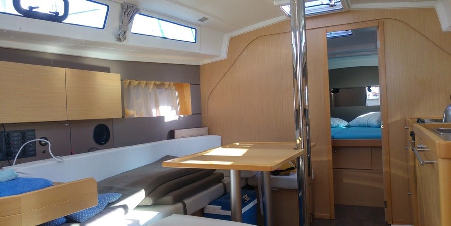 Beneteau Oceanis 38