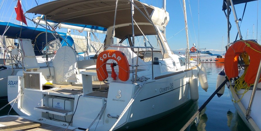 Beneteau Oceanis 38