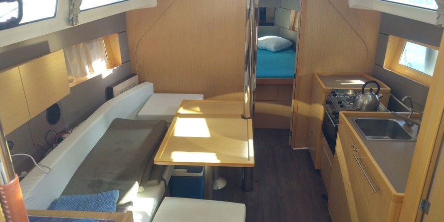 Beneteau Oceanis 38