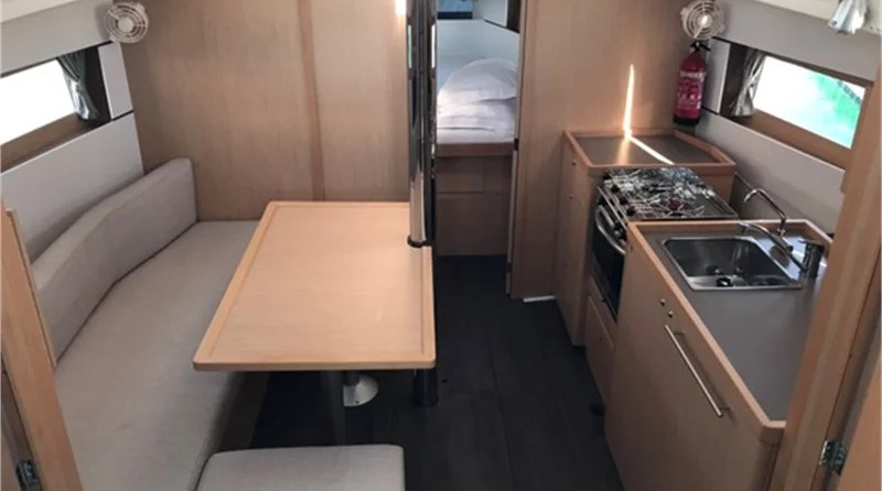 Beneteau Oceanis 38.1