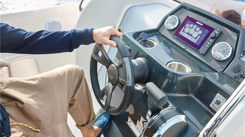 Quicksilver Activ 675 Open