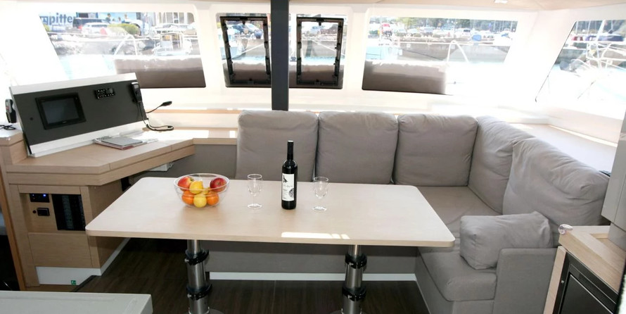 Fountaine Pajot Lucia 40