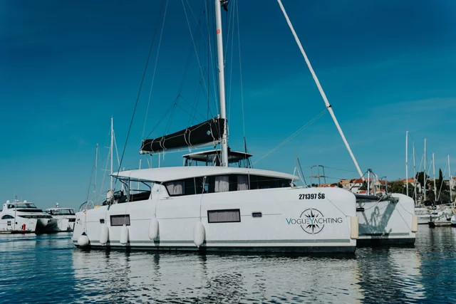 Lagoon 42
