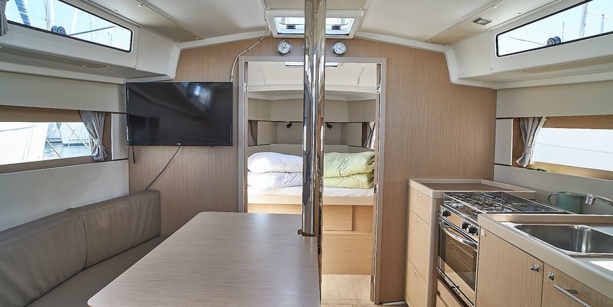 Beneteau Oceanis 38