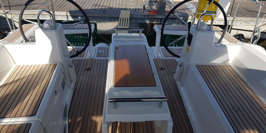 Beneteau Oceanis 38